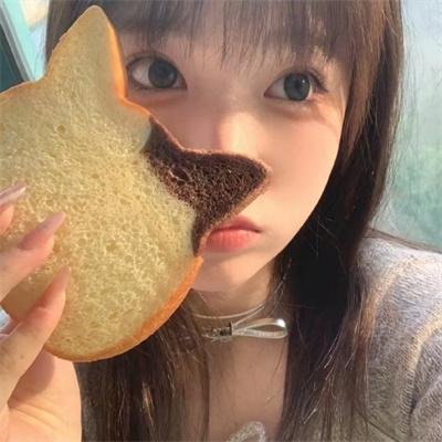抽象画中的越南少女