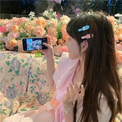 单车上的少女